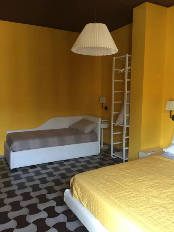 Salernoportodamare Train Station Room