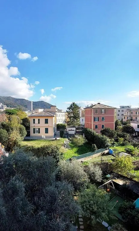 Redipuglia 76 a fianco a ospedale Gaslini