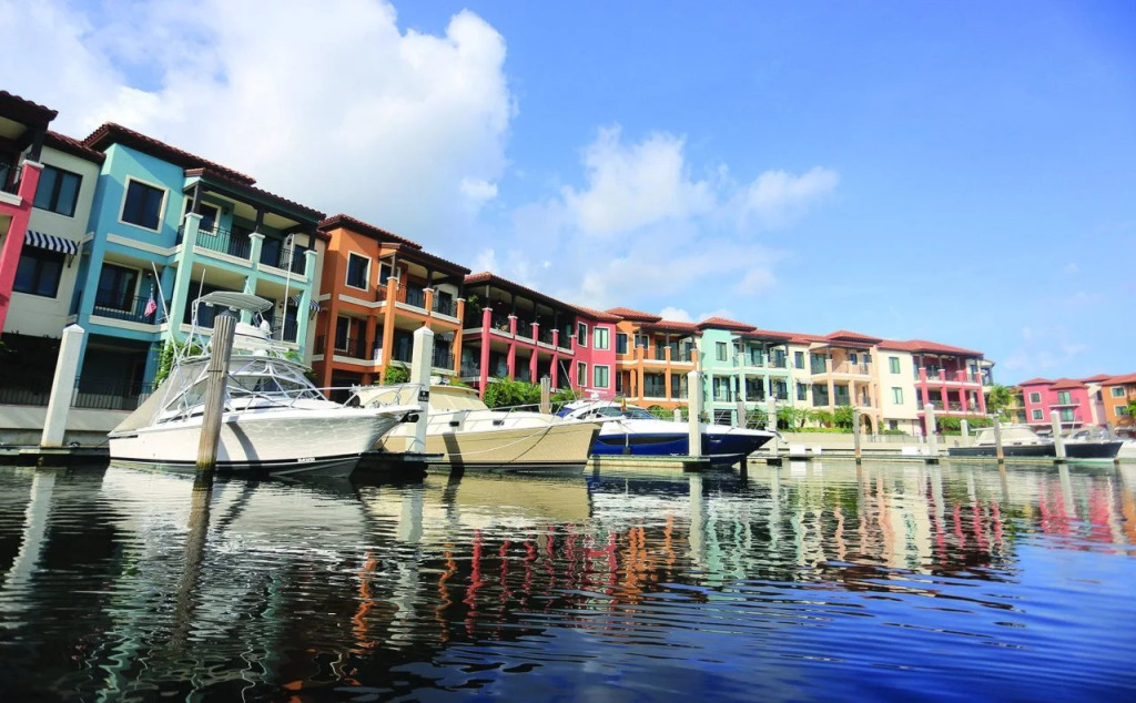 Naples Bay Resort and Marina