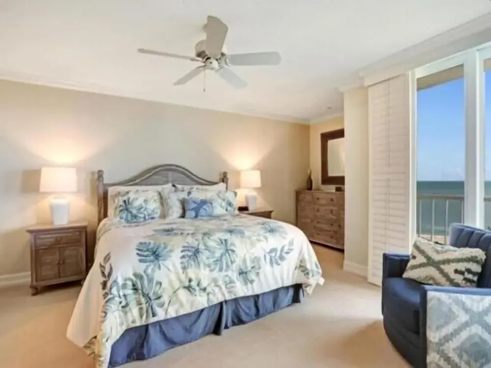 Deluxe Seaside Condo with Pool and Hot Tub by RedAwning