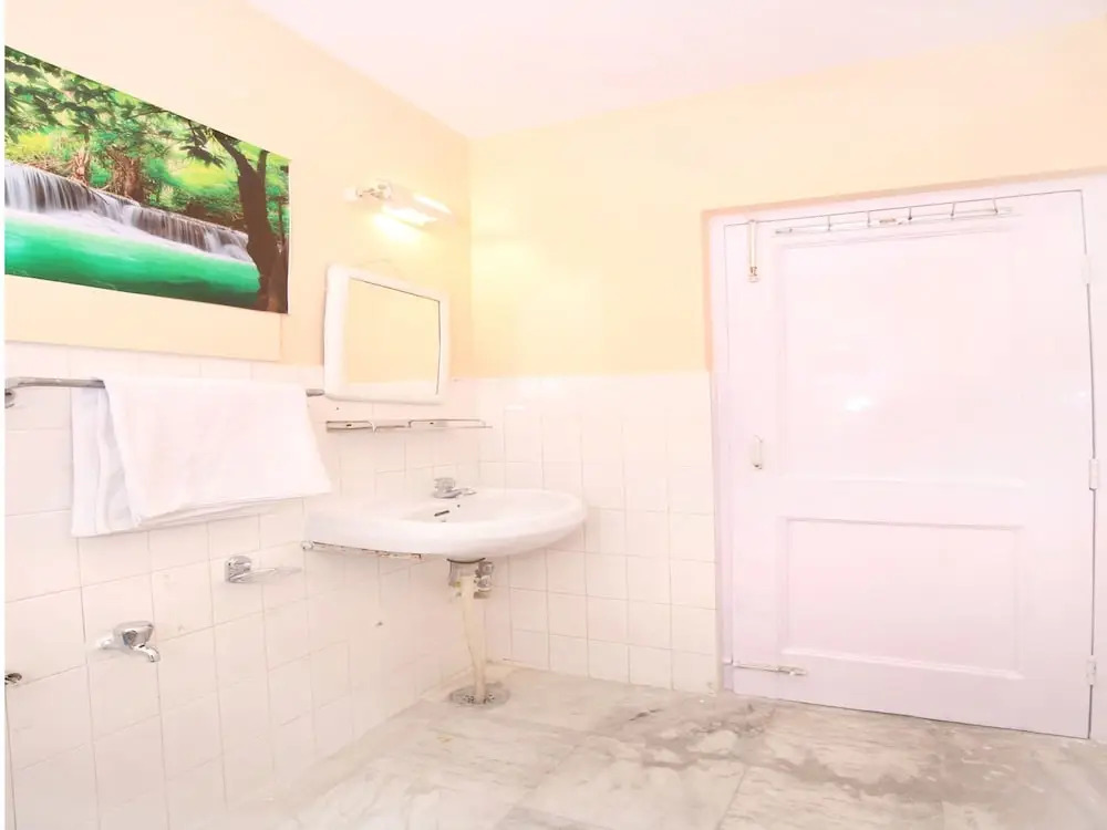 OYO 12745 Hotel Red House