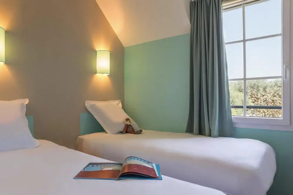 Holiday Home in Residence Le Green Beach, Port-en-besssin-huppain