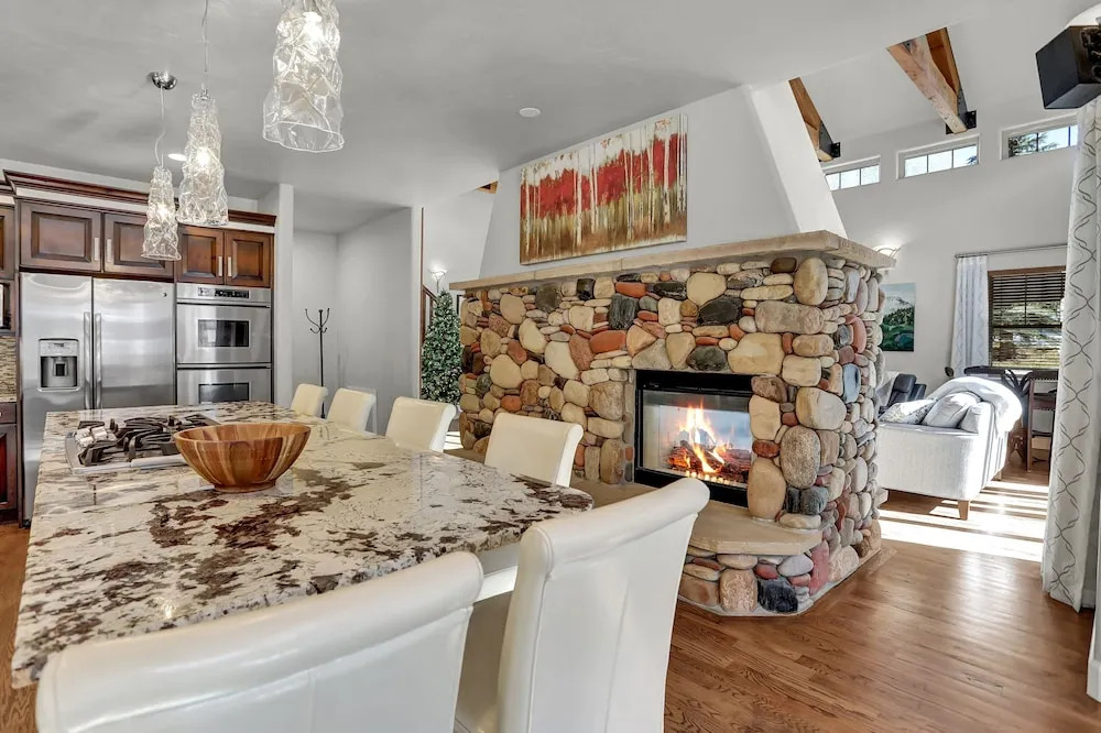 New Listing! Dazzling Custom , Near Skiing 5 Bedroom Home