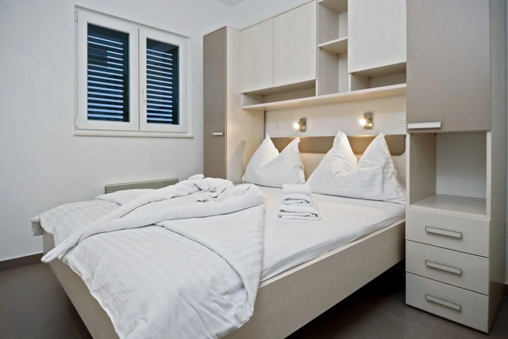 Apartments Bisernica