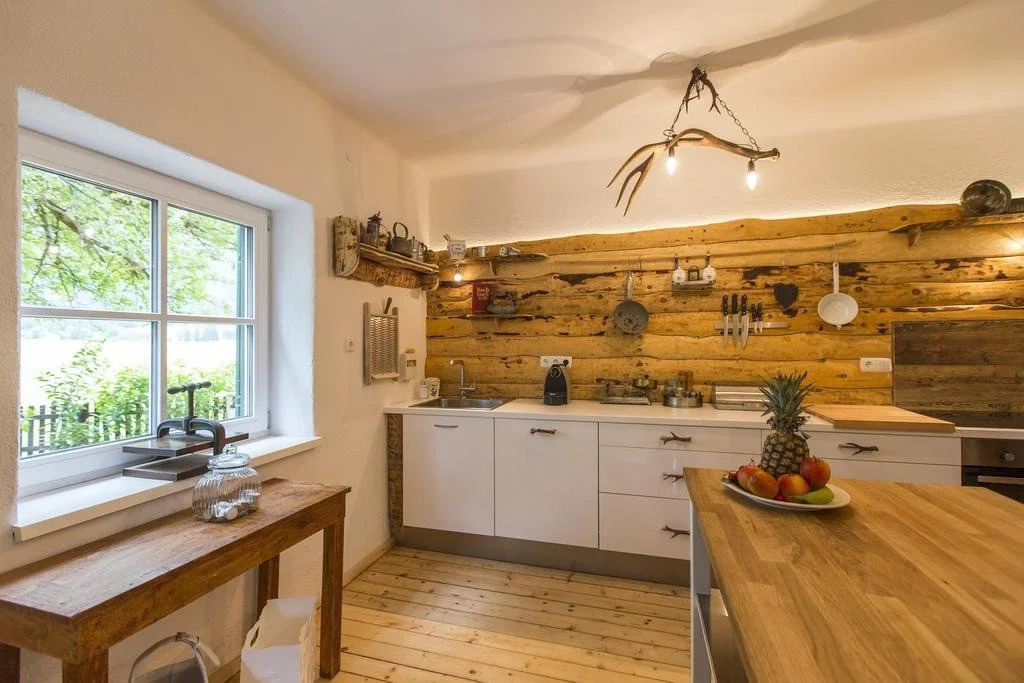 Forest Chalet, all famous ski areas around us, 15 min to city of salzburg, mountainview, panorama sauna, bath whirlpool, fire pit in garden up to 10 p