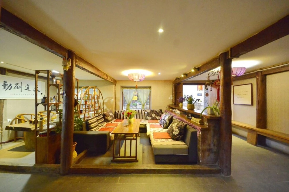 Huaqian Yuexia Inn Lijiang