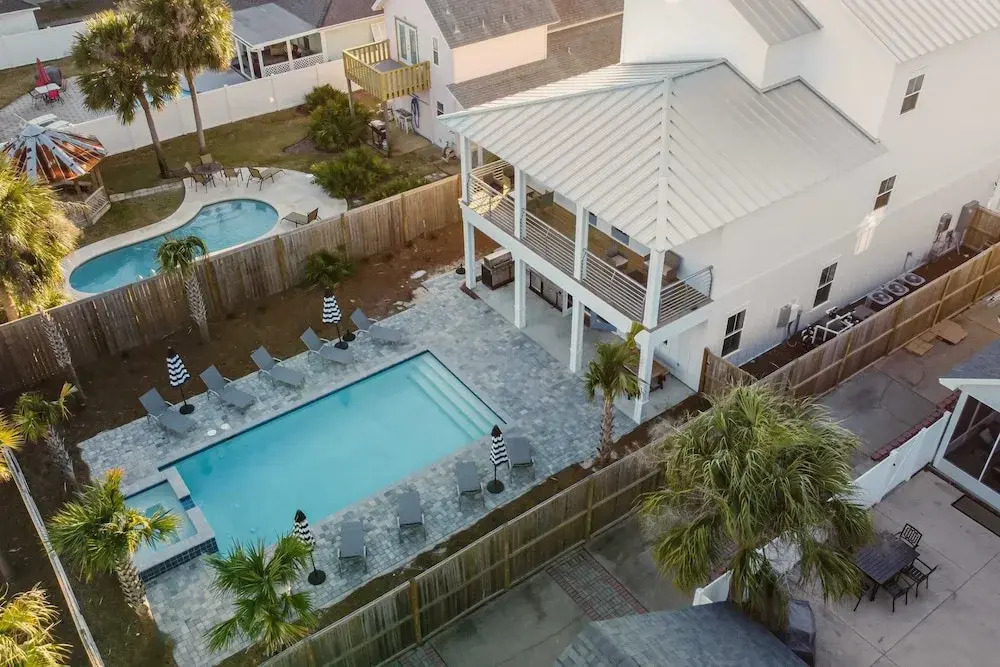 Lyle by Avantstay Chic Beach House w/ Pool & Hot Tub Walking Distance to Ocean