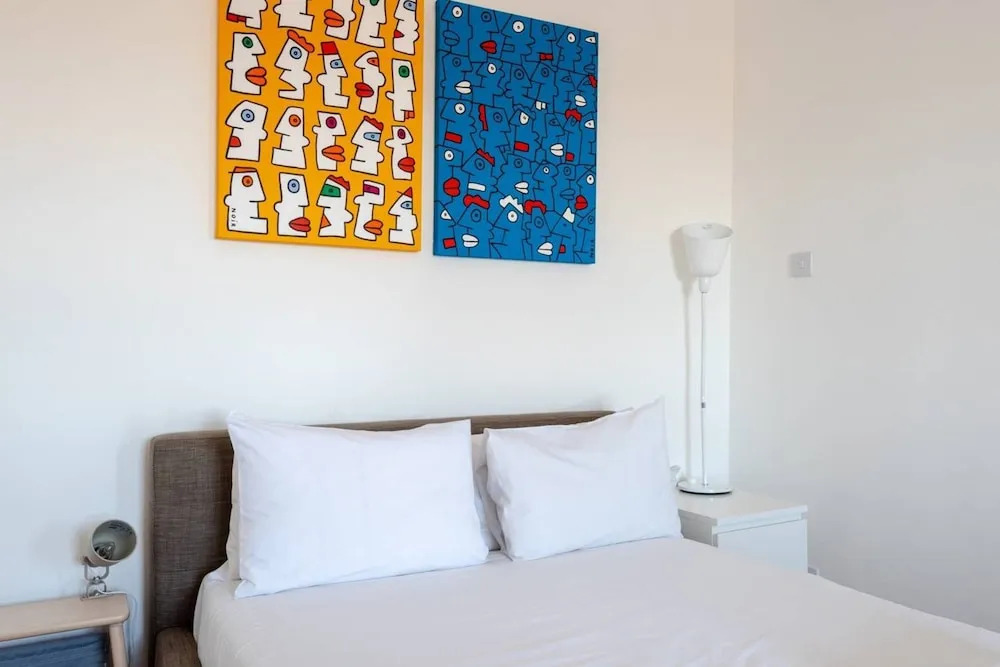 1BR Flat Ideally Located In Zone 2, Fits 3