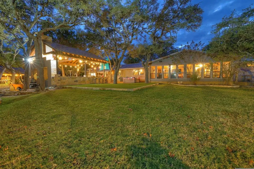 Terracotta Oasis - Wimberley for 30 Guests