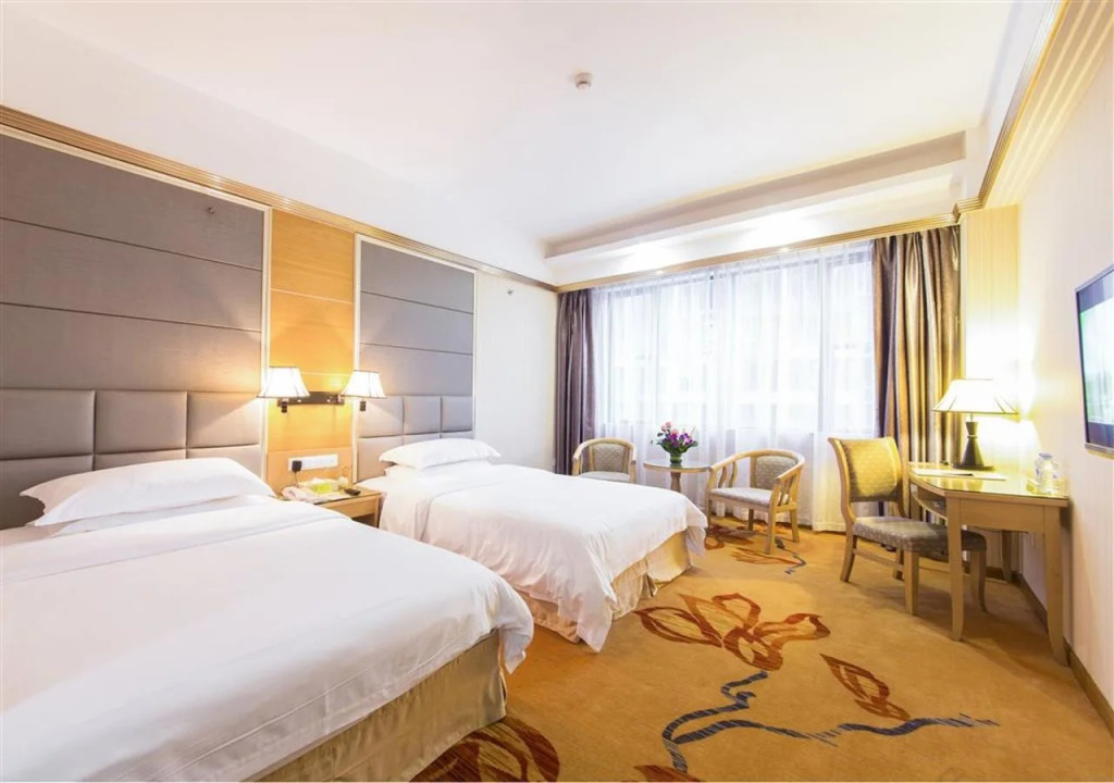 Vienna Hotel Zhanjiang Haibin Avenue Branch