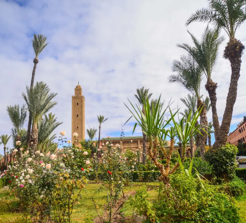 Riad with Outdoor Swimming Pools
