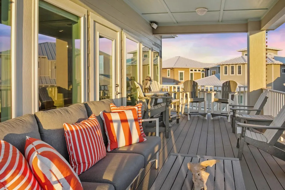 Gulf-view New-build W/ Pool & On-site Beach Access 4 Bedroom Home
