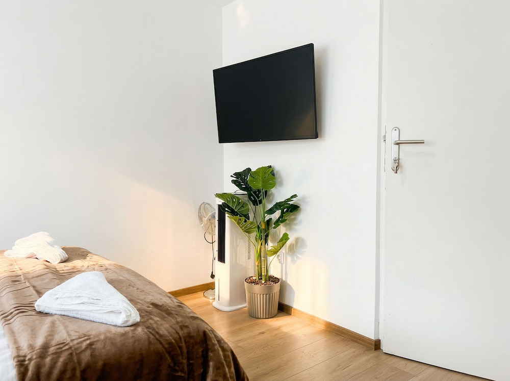 Lovely 3BR Apt With Balcony Rennweg