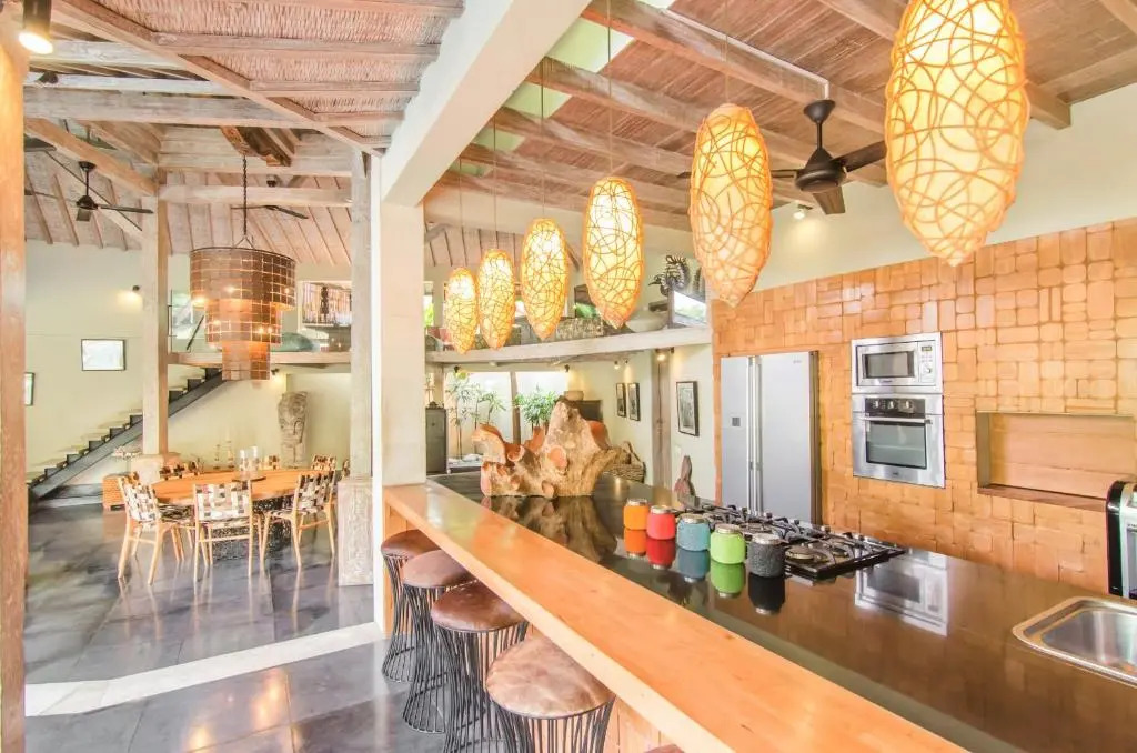 Villa Cinta Damai - Stunning & Stylish 4BR Luxury Villa in the Heart of Seminyak, Just a 10-Min Walk to the Beach