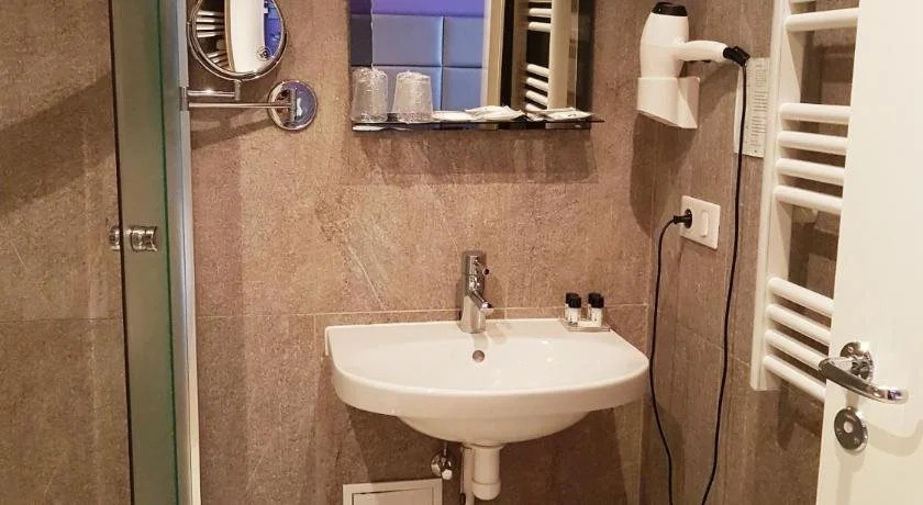 Irin Hotel