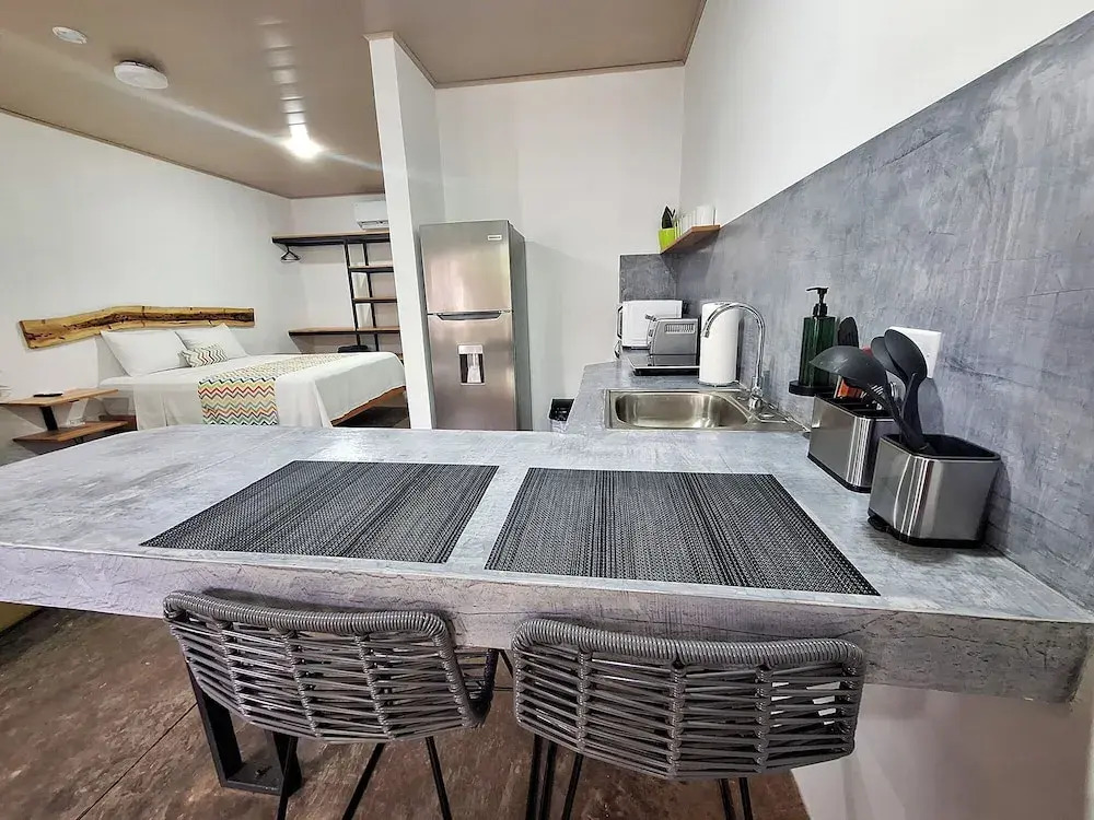 Nomad Living CR