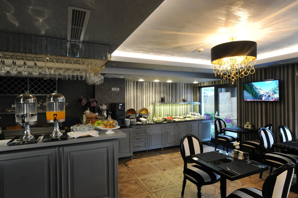 Le Petit Palace Hotel - Special Category