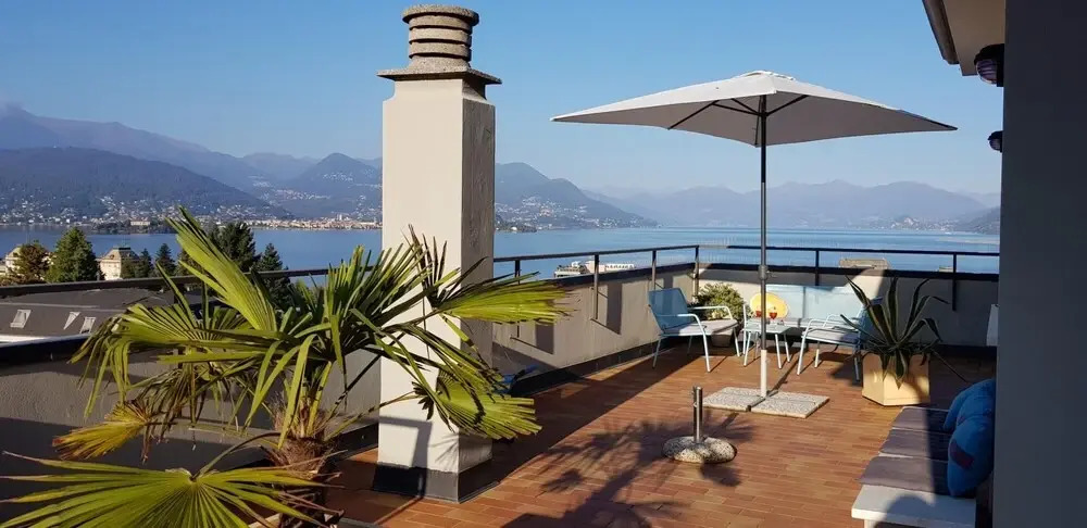 Terrace Lake View apt in Stresa With Lake View