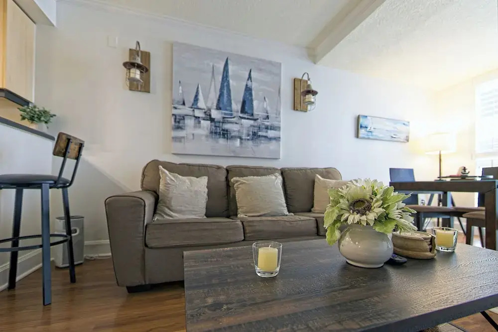 1 Bedroom Steps to Marina and CocoWalk