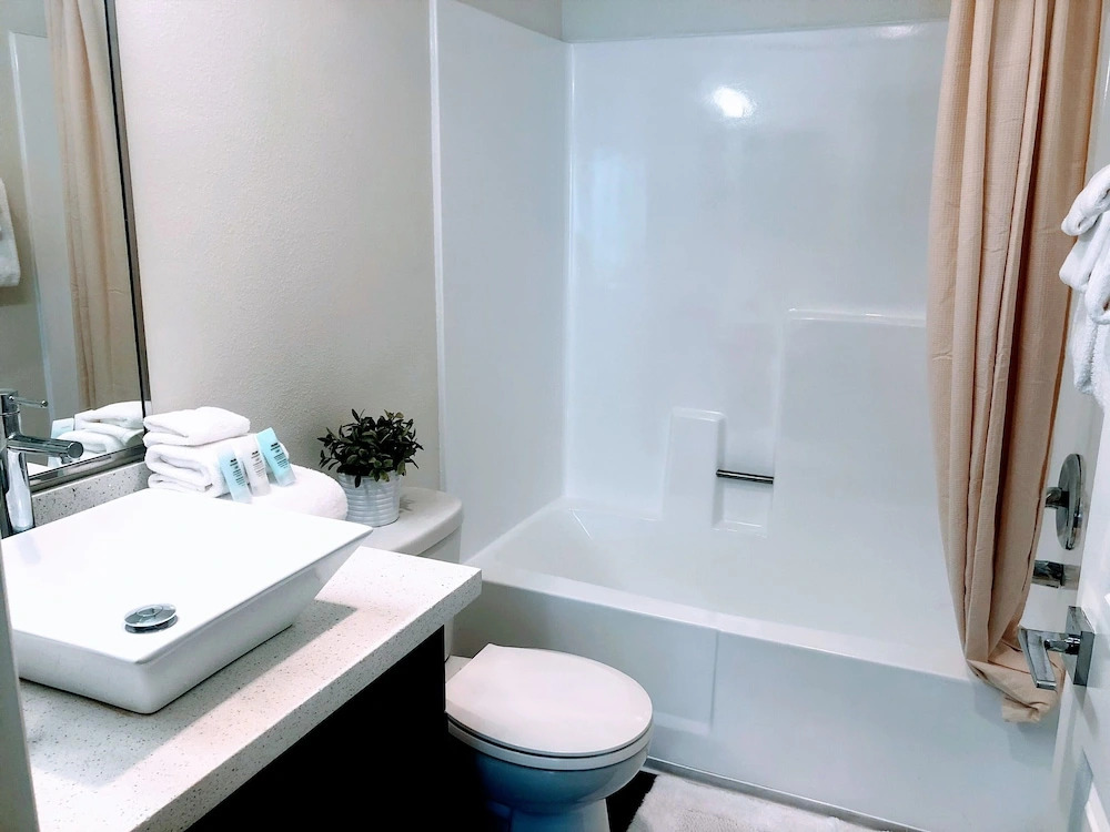 LA Westwood Deluxe Suites