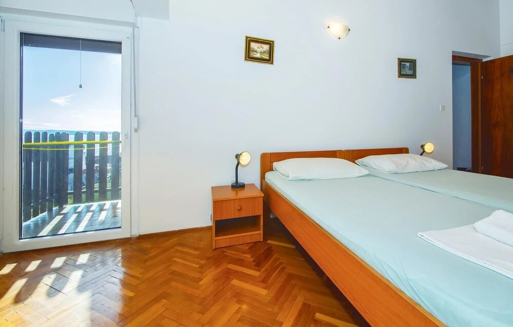 Amazing Apartment in Podstrana With 3 Bedrooms and Wifi