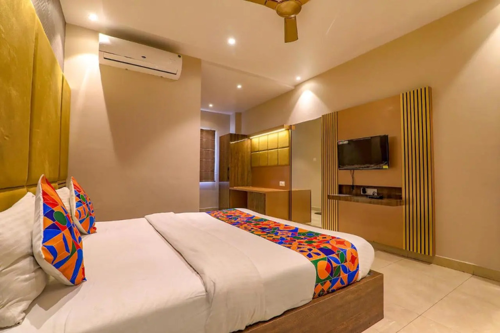 FabHotel Maya Crystal