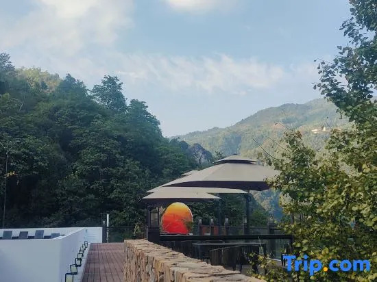 Yulongshan Dong Spring Resort