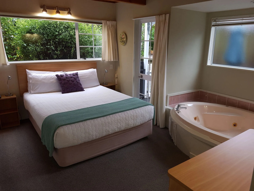 Cottage Mews Motel