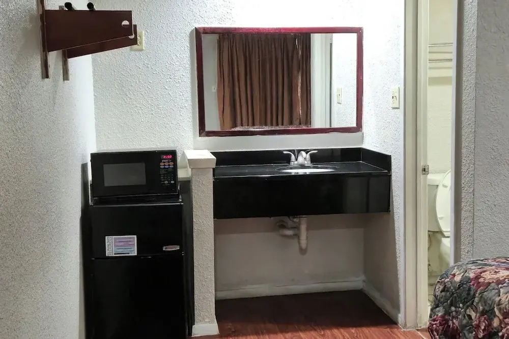 Deluxe Inn Motel By OYO Grand Prairie Interstate 30