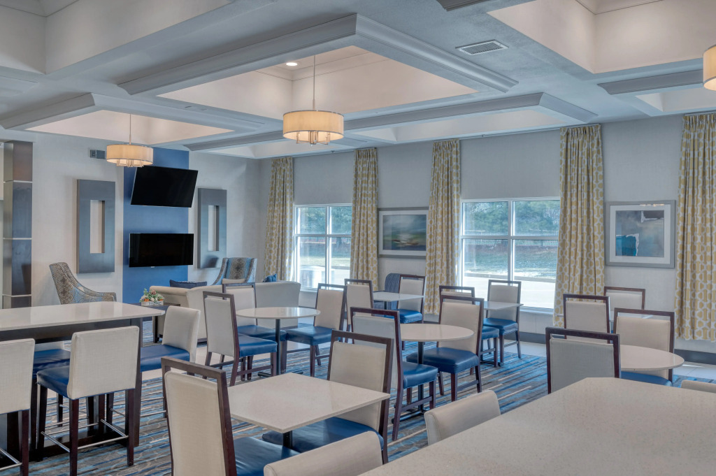 Holiday Inn Express and Suites Edwardsville by IHG