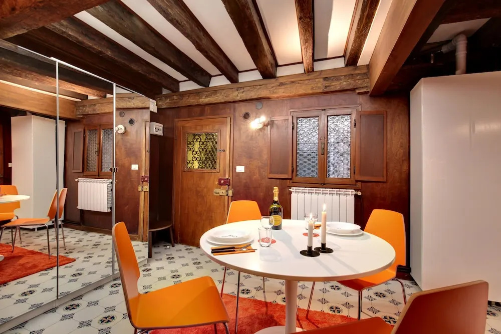 Venice Apartment overlooking Grand Canal