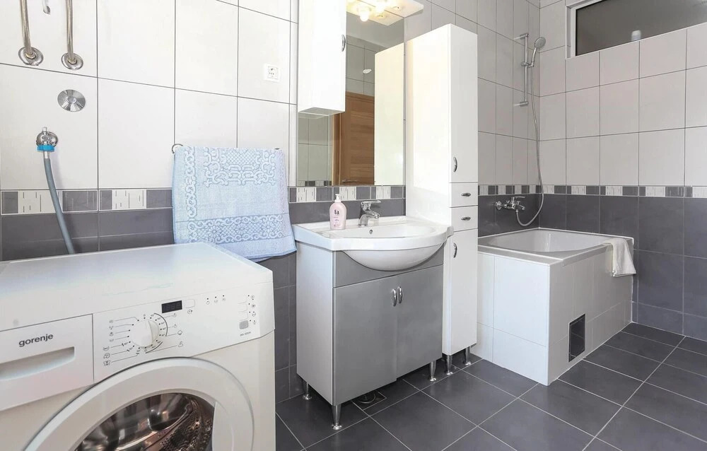 Three-Bedroom Holiday Home In Kastel Stafilic