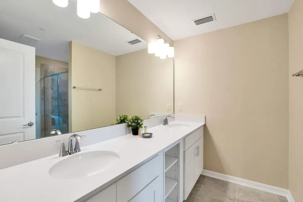 Posh and Spacious 3BD Condo With Patio, Pond View and Close to Disney! #3sl108