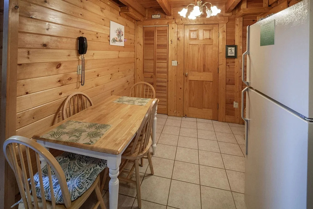 Cozy Creekside by Eagles Ridge Resort