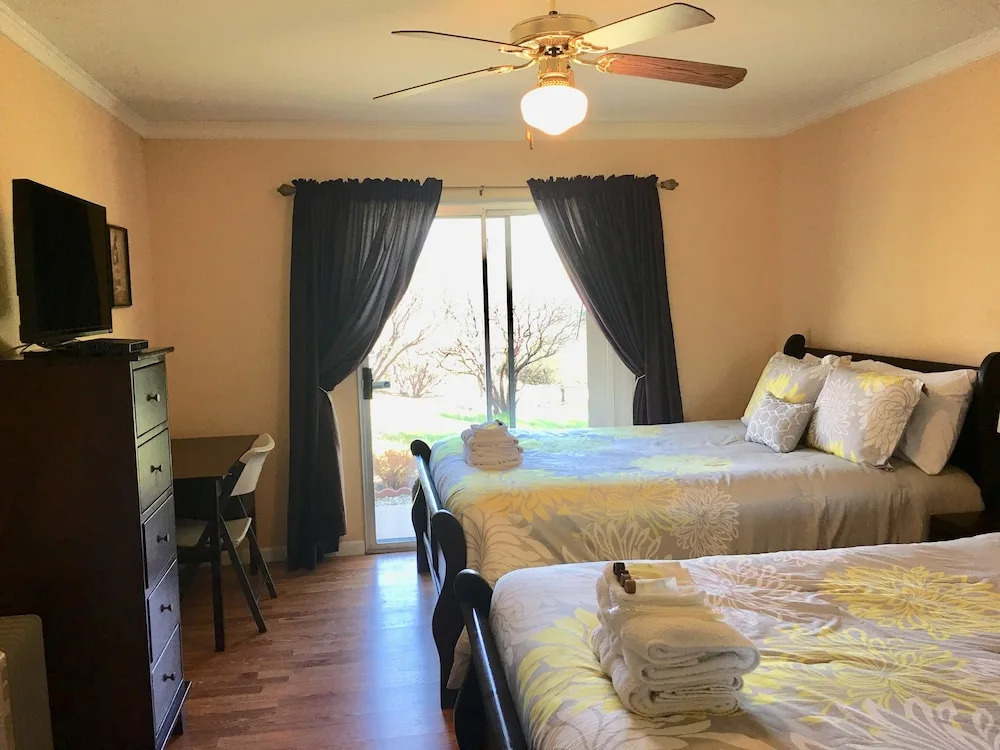 Black Oak Manor