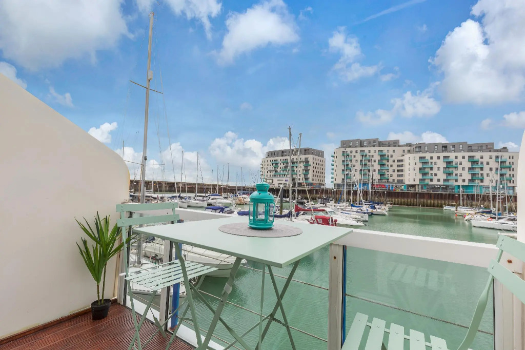 On the Water 2 -waterside studio with terrace overlooking the harbour