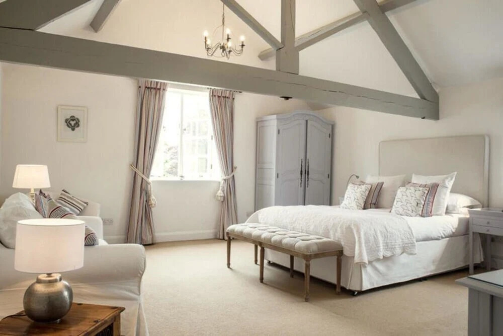 Superb detached Grade II conversion of an original Apple Mill with hot tub & FREE membership to nearby Leisure Club