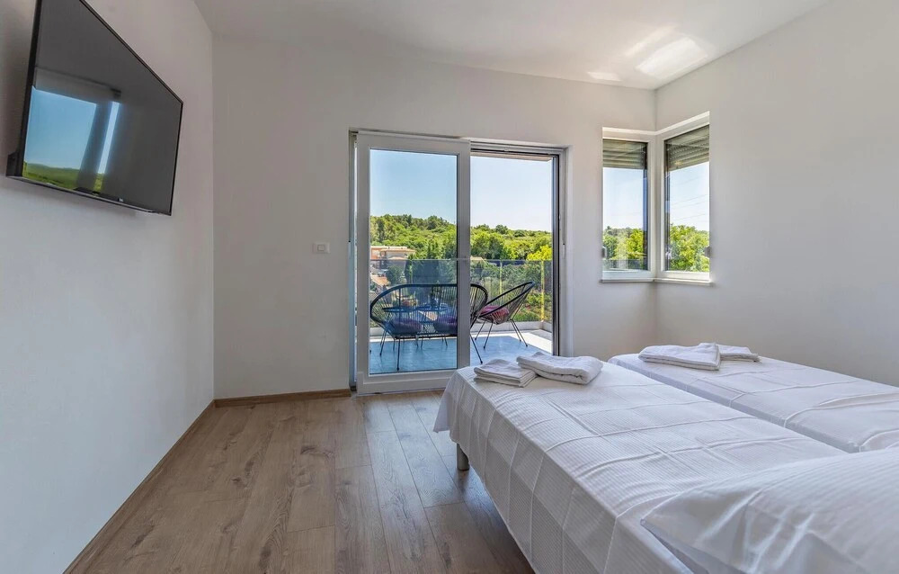 Awesome Home in Pula with Outdoor Swimming Pool, Hot Tub & 3 Bedrooms