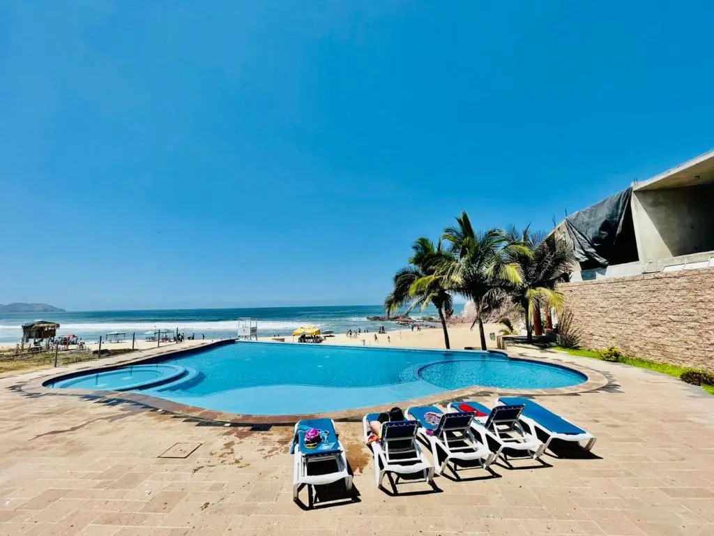 Casa turquesa pie de playa Mazatlan (Brujas)