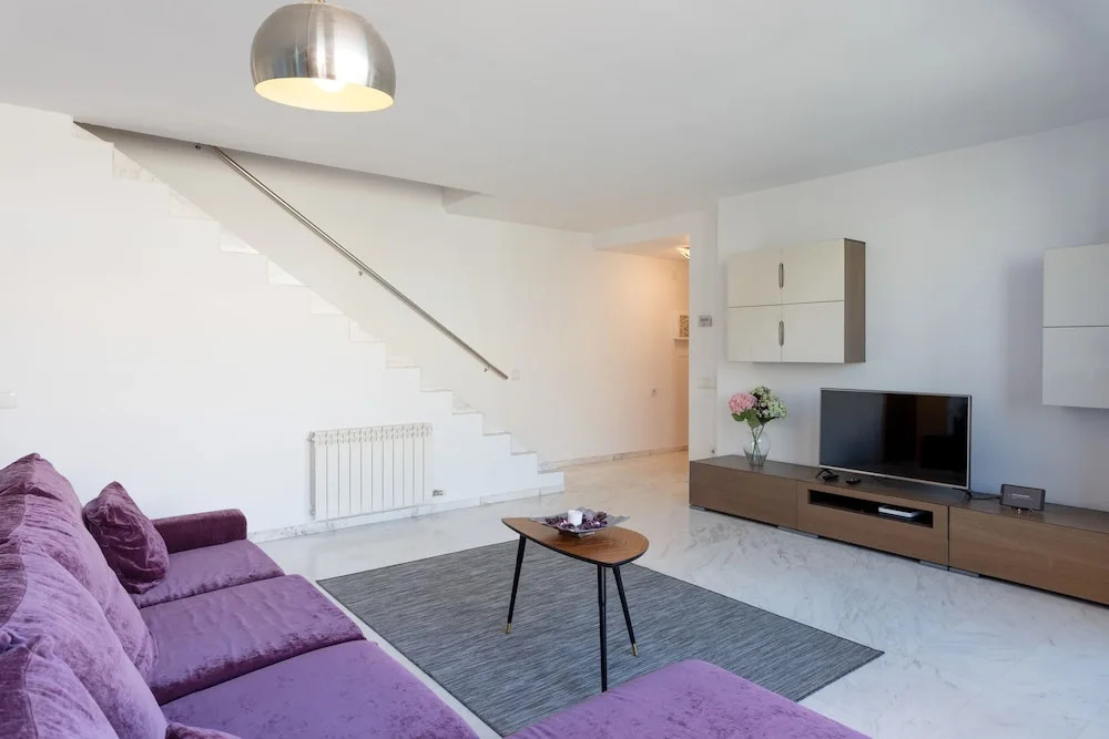 Unique Rentals - Stylish Seafront Duplex