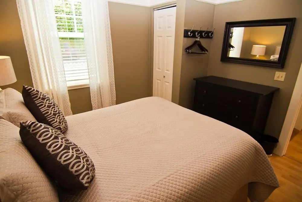 Lori Lanes 'romeo Cottage' ~ 2 Bedroom ~ Downtown