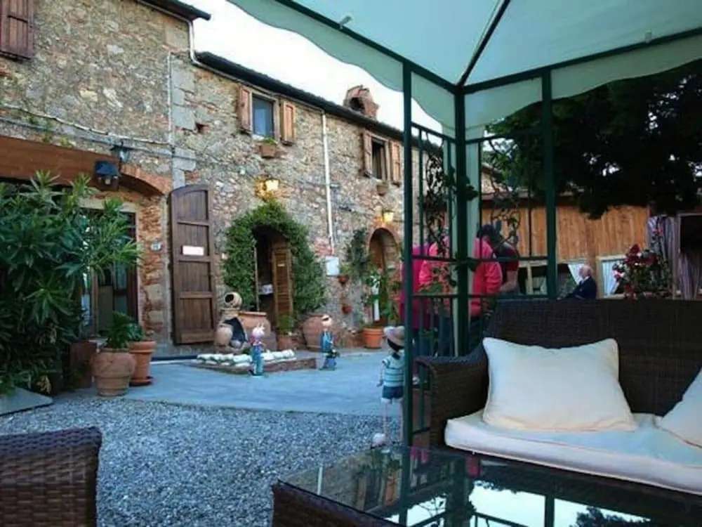 Live the Essence of Tuscany Typical Tuscan Villa for 1218 People