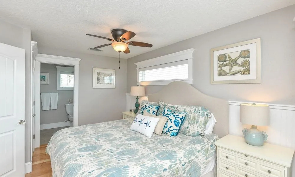 Walk to Bradenton Beach: Gulf-view Home w/ Lanai