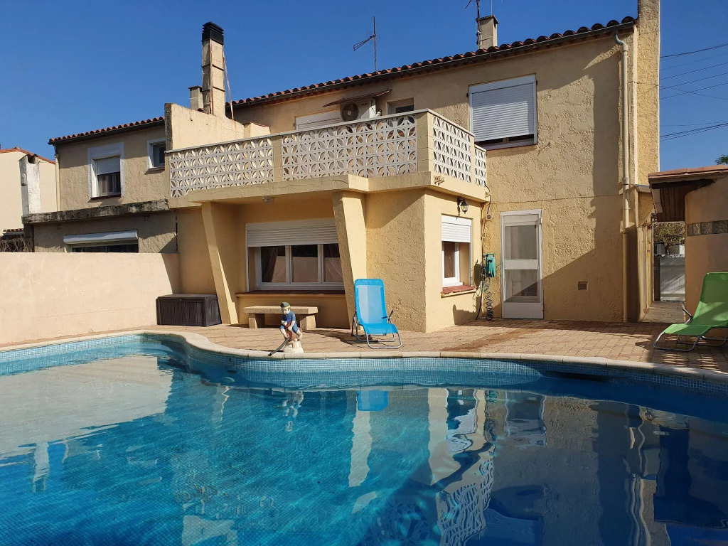 Majestic Holiday Home in Olonzac with Private Pool