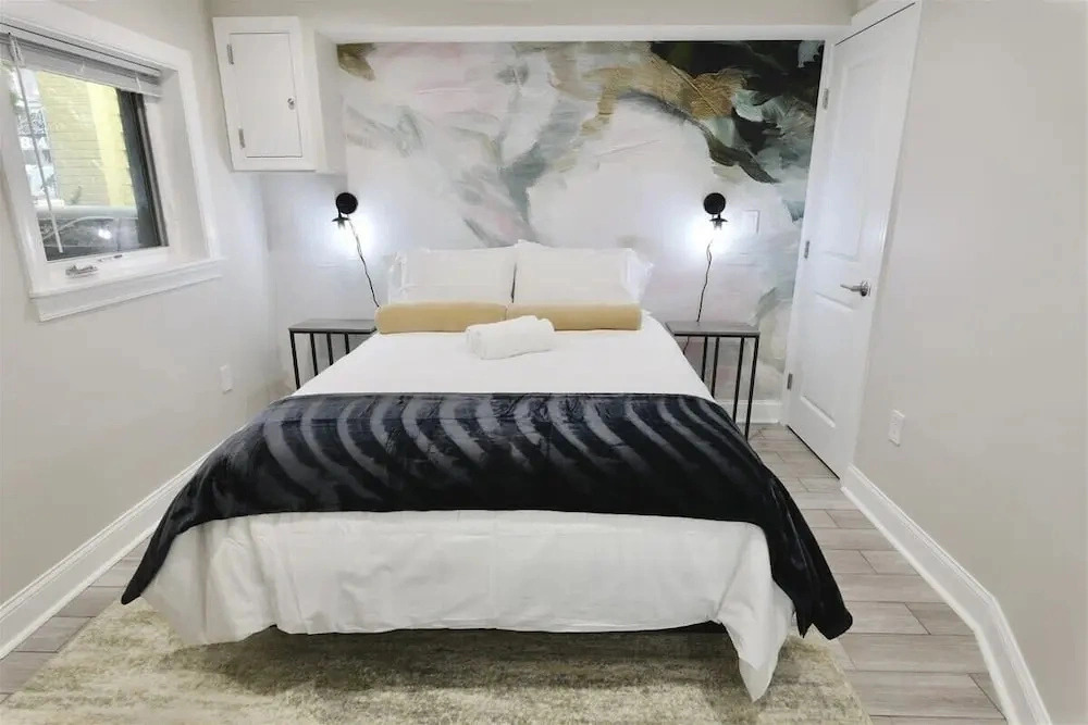 Darling Apartment in Capitol Hill - TWO min to Metro