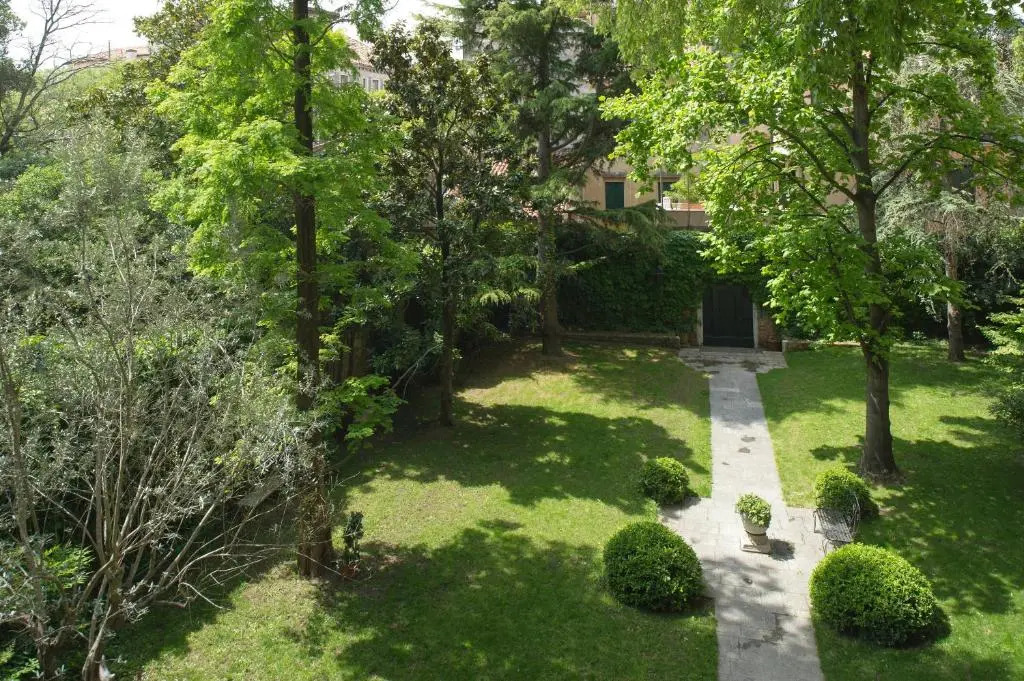 Ca' Cerchieri 1 Garden View