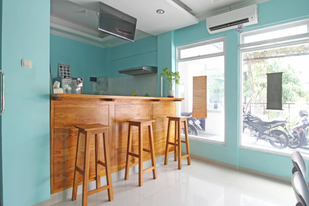 RedDoorz near Solo Balapan Station