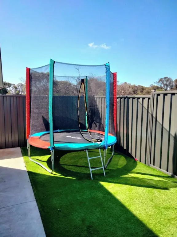Modern & Cosey 4bedroom House Walk to Beach