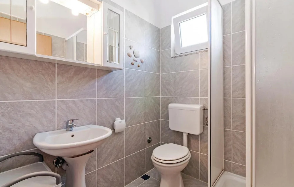 Stunning Home in Mandre With Wifi and 2 Bedrooms