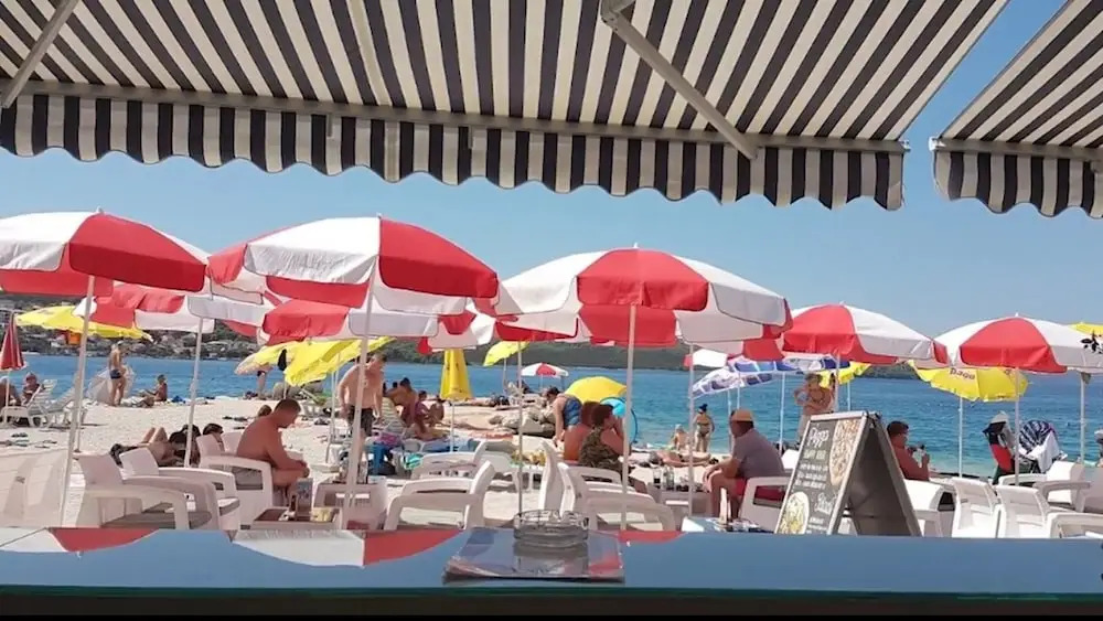 A2-apt w. Shared Pool & Balcony,next to the Beach